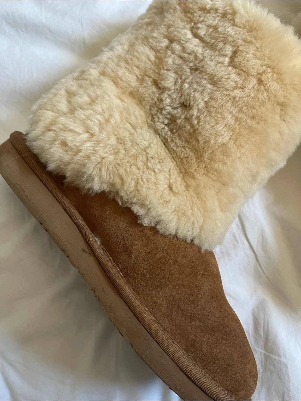 UGG Maylin chestnut suede and Sherling boots in excellent condition size 8